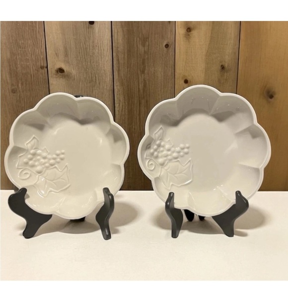 Red-Cliff Ironstone Bowl Vegetable Serving Dishes Set 2 Embossed Design 8.75” - Picture 1 of 5